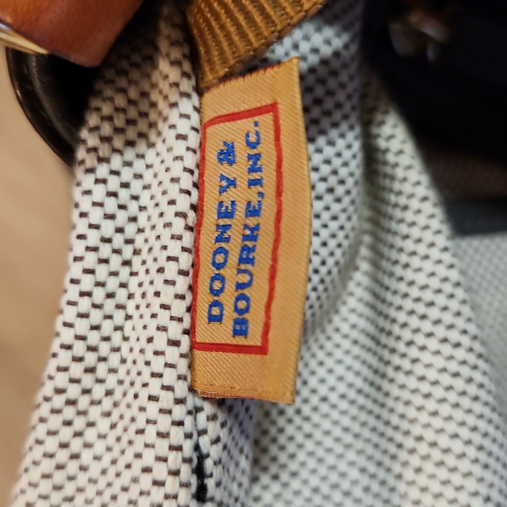 Authentic Dooney and Bourke Purse - Picture 13 of 13